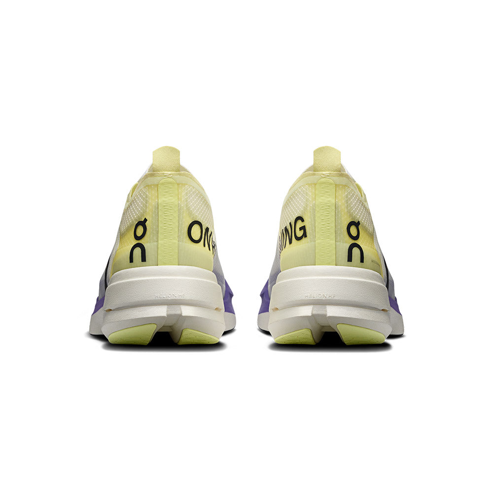 ON RUNNING Cloudboom Strike รองเท้าวิ่งผู้หญิง